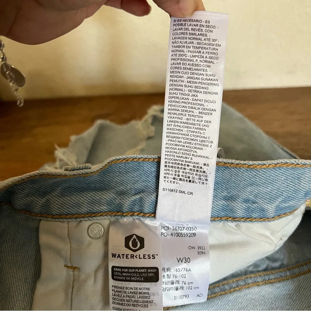 Levi's 501 Light Wash Denim Disttessed Shorts Size W 30
